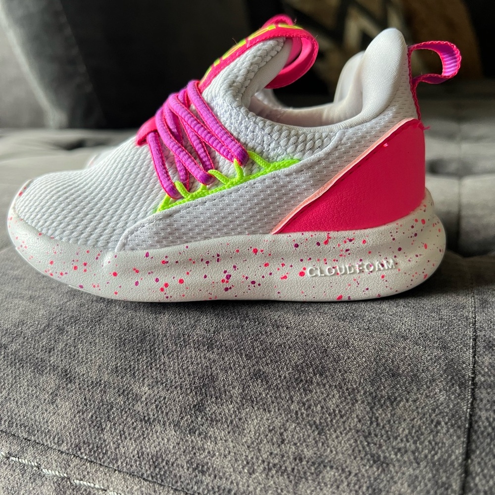 Adidas toddler cloud foam shoes